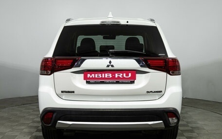 Mitsubishi Outlander III рестайлинг 3, 2017 год, 1 999 777 рублей, 6 фотография