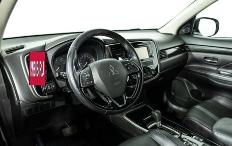 Mitsubishi Outlander III рестайлинг 3, 2017 год, 1 999 777 рублей, 11 фотография