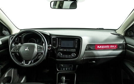 Mitsubishi Outlander III рестайлинг 3, 2017 год, 1 999 777 рублей, 13 фотография