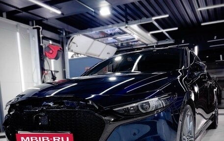 Mazda 3, 2019 год, 2 000 000 рублей, 19 фотография