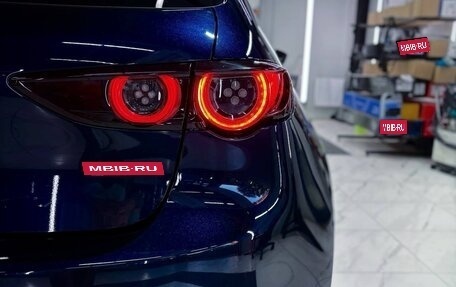 Mazda 3, 2019 год, 2 000 000 рублей, 24 фотография