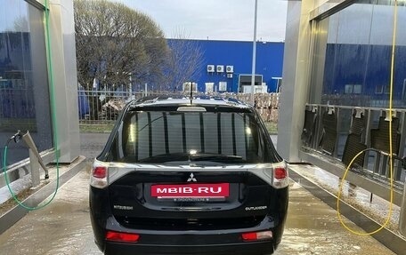Mitsubishi Outlander III рестайлинг 3, 2013 год, 1 100 000 рублей, 3 фотография