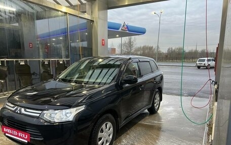 Mitsubishi Outlander III рестайлинг 3, 2013 год, 1 100 000 рублей, 2 фотография