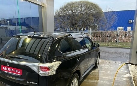 Mitsubishi Outlander III рестайлинг 3, 2013 год, 1 100 000 рублей, 4 фотография