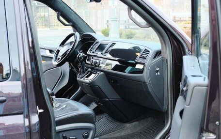 Volkswagen Multivan T6 рестайлинг, 2016 год, 5 900 000 рублей, 27 фотография