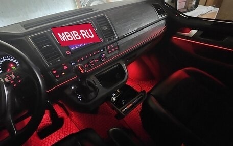 Volkswagen Multivan T6 рестайлинг, 2016 год, 5 900 000 рублей, 24 фотография