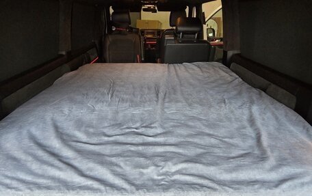 Volkswagen Multivan T6 рестайлинг, 2016 год, 5 900 000 рублей, 30 фотография