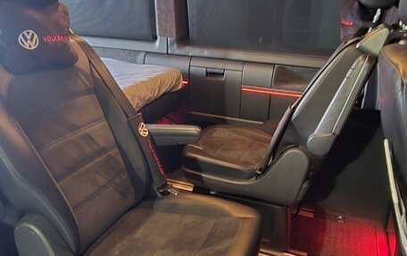 Volkswagen Multivan T6 рестайлинг, 2016 год, 5 900 000 рублей, 31 фотография