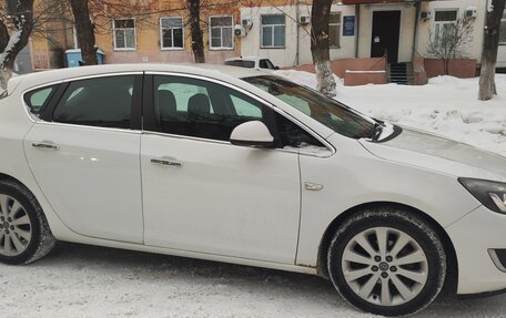 Opel Astra J, 2013 год, 600 000 рублей, 3 фотография
