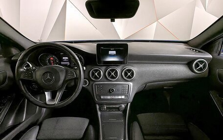 Mercedes-Benz A-Класс, 2016 год, 1 697 000 рублей, 14 фотография