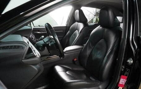 Toyota Camry, 2018 год, 2 349 000 рублей, 10 фотография