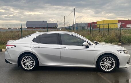 Toyota Camry, 2019 год, 2 750 000 рублей, 4 фотография