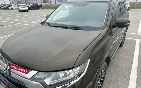 Mitsubishi Outlander III рестайлинг 3, 2018 год, 1 850 000 рублей, 1 фотография