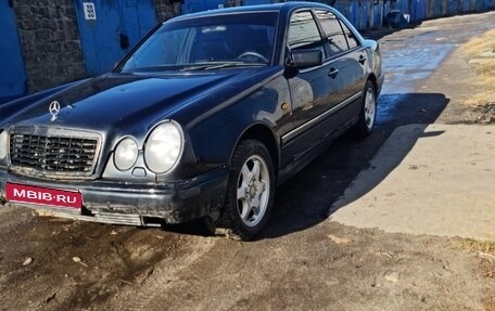 Mercedes-Benz E-Класс, 1997 год, 200 000 рублей, 1 фотография