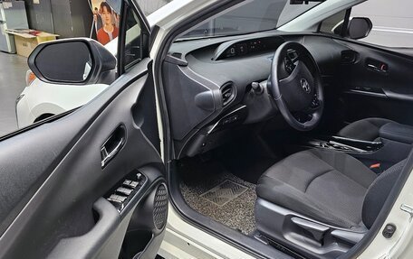 Toyota Prius IV XW50, 2020 год, 2 150 000 рублей, 5 фотография