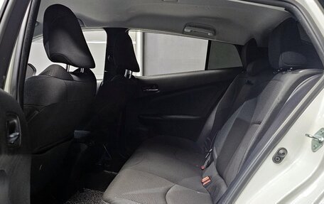 Toyota Prius IV XW50, 2020 год, 2 150 000 рублей, 15 фотография