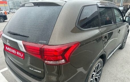 Mitsubishi Outlander III рестайлинг 3, 2018 год, 1 850 000 рублей, 2 фотография