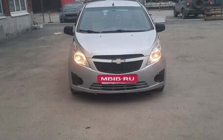 Chevrolet Spark III, 2011 год, 389 000 рублей, 2 фотография