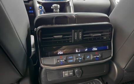 Toyota Land Cruiser, 2021 год, 10 500 000 рублей, 32 фотография