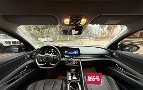 Hyundai Elantra, 2023 год, 1 550 000 рублей, 8 фотография