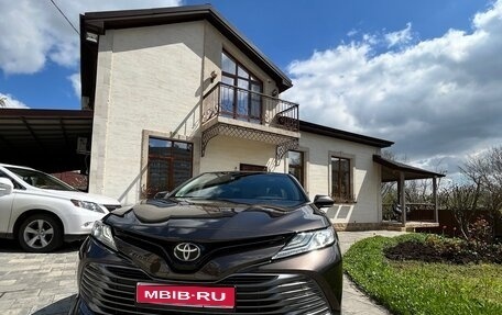Toyota Camry, 2018 год, 2 850 000 рублей, 1 фотография