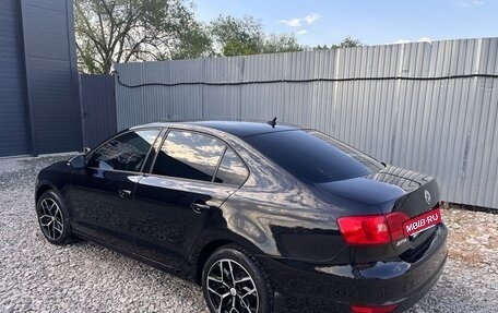 Volkswagen Jetta VI, 2014 год, 1 050 000 рублей, 2 фотография