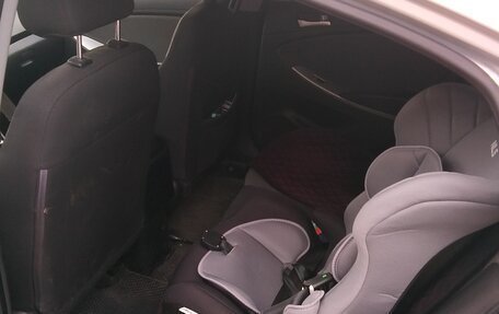 Hyundai Solaris II рестайлинг, 2011 год, 600 000 рублей, 8 фотография