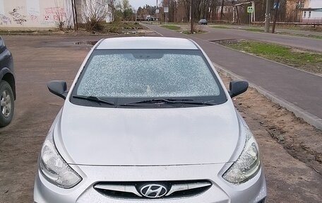 Hyundai Solaris II рестайлинг, 2011 год, 600 000 рублей, 3 фотография