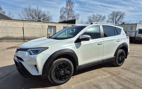 Toyota RAV4, 2017 год, 2 895 000 рублей, 2 фотография