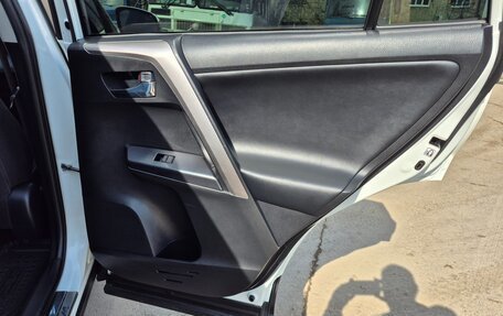 Toyota RAV4, 2017 год, 2 895 000 рублей, 10 фотография