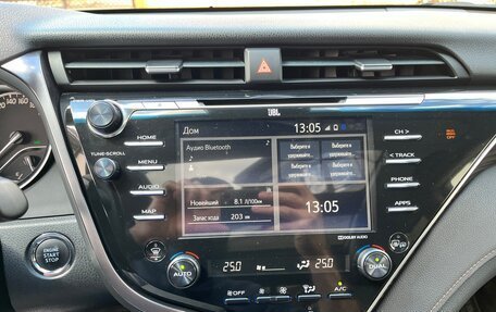 Toyota Camry, 2018 год, 2 850 000 рублей, 8 фотография