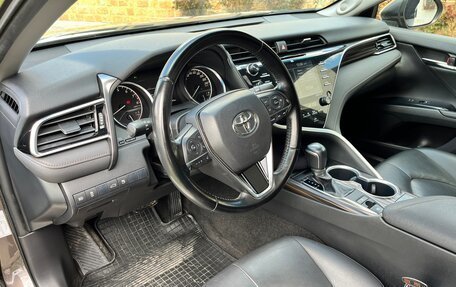 Toyota Camry, 2018 год, 2 850 000 рублей, 6 фотография