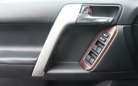 Toyota Land Cruiser Prado 150 рестайлинг 2, 2014 год, 3 384 000 рублей, 10 фотография