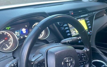 Toyota Camry, 2018 год, 2 850 000 рублей, 9 фотография