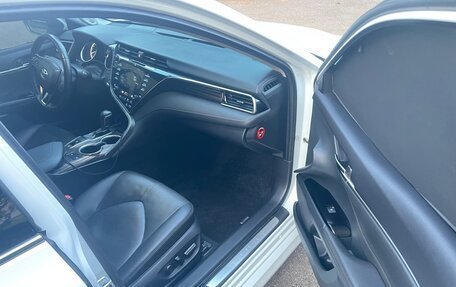 Toyota Camry, 2018 год, 2 850 000 рублей, 13 фотография