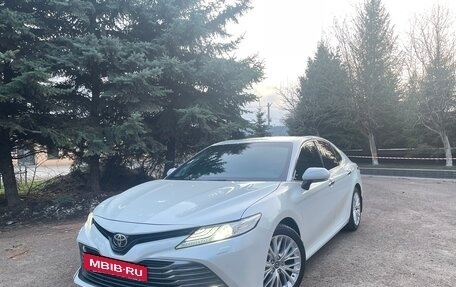 Toyota Camry, 2018 год, 2 850 000 рублей, 4 фотография