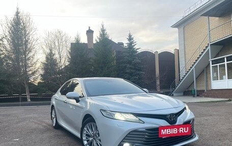 Toyota Camry, 2018 год, 2 850 000 рублей, 5 фотография