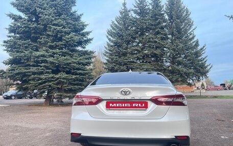 Toyota Camry, 2018 год, 2 850 000 рублей, 3 фотография