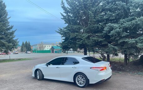 Toyota Camry, 2018 год, 2 850 000 рублей, 21 фотография