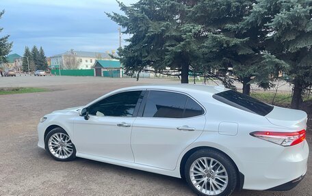 Toyota Camry, 2018 год, 2 850 000 рублей, 18 фотография