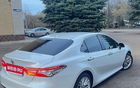 Toyota Camry, 2018 год, 2 850 000 рублей, 15 фотография