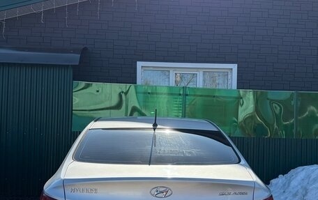 Hyundai Solaris II рестайлинг, 2013 год, 700 000 рублей, 2 фотография