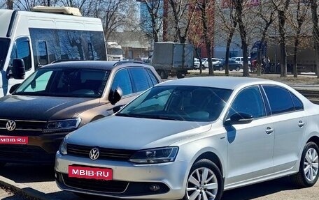 Volkswagen Jetta VI, 2013 год, 920 000 рублей, 1 фотография