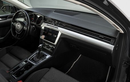 Volkswagen Passat B8 рестайлинг, 2018 год, 2 299 000 рублей, 16 фотография