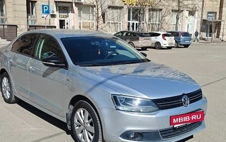 Volkswagen Jetta VI, 2013 год, 920 000 рублей, 2 фотография