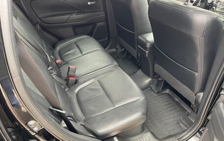 Mitsubishi Outlander III рестайлинг 3, 2015 год, 1 780 000 рублей, 13 фотография