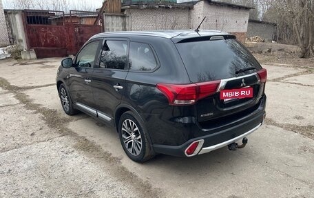 Mitsubishi Outlander III рестайлинг 3, 2015 год, 1 780 000 рублей, 4 фотография