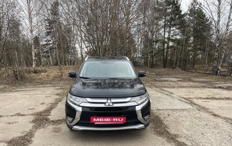 Mitsubishi Outlander III рестайлинг 3, 2015 год, 1 780 000 рублей, 7 фотография