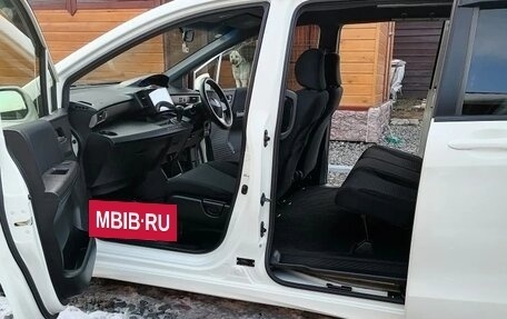 Honda Freed I, 2012 год, 1 070 000 рублей, 14 фотография