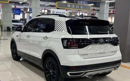 Volkswagen T-Cross I, 2022 год, 1 450 000 рублей, 6 фотография